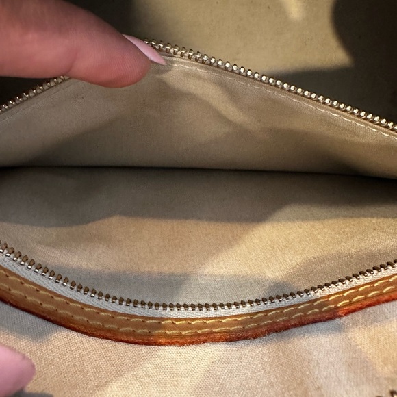 Louis Vuitton Brea PM Vernis - Picture 5 of 12